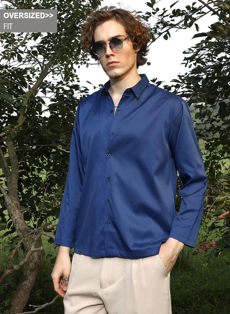 كامبوس سوترا قميص رجالي أزرق بحري ساتان بقصة واسعة للملابس الكاجوال