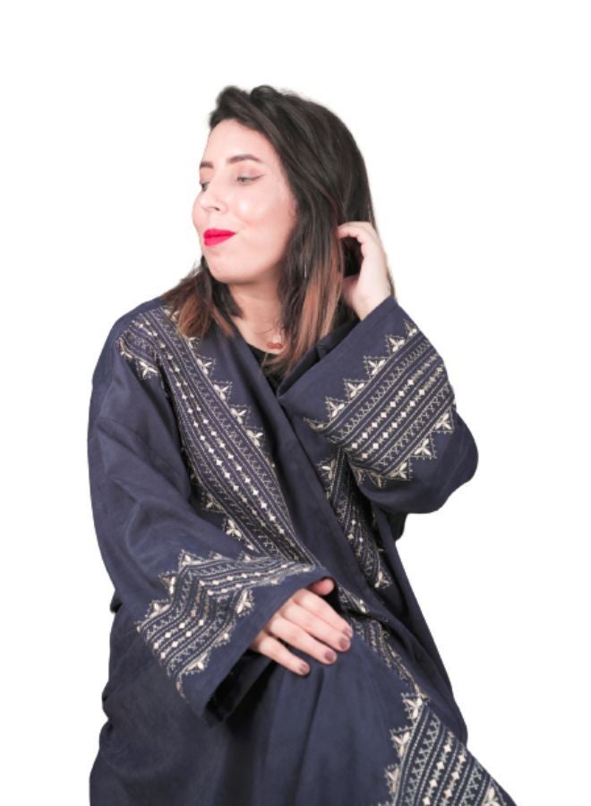 عباءة نعم C 7 شيماء زرقاء داكنة وتطريز بلونين بيج وفضي وزرقاء - Image 4