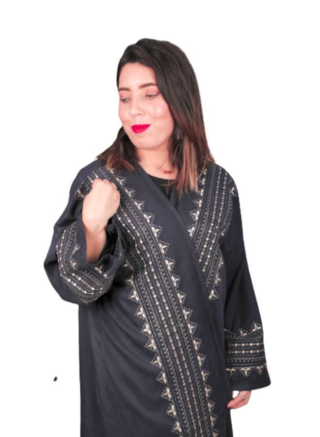 عباءة نعم C 7 شيماء زرقاء داكنة وتطريز بلونين بيج وفضي وزرقاء - Image 1