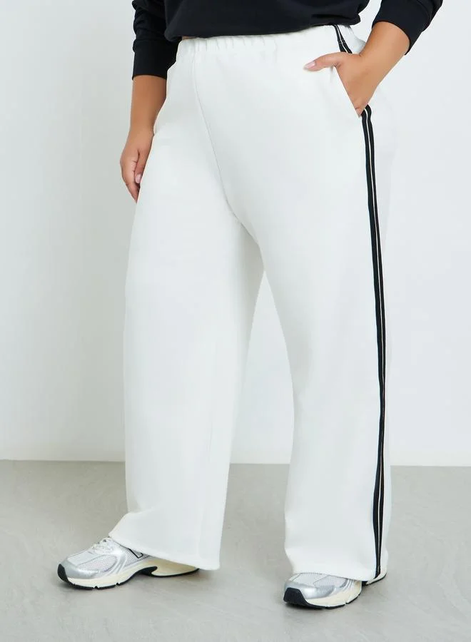 ستايلي بنطال جوغر أوف وايت بقصة مريحة، مقاس كبير