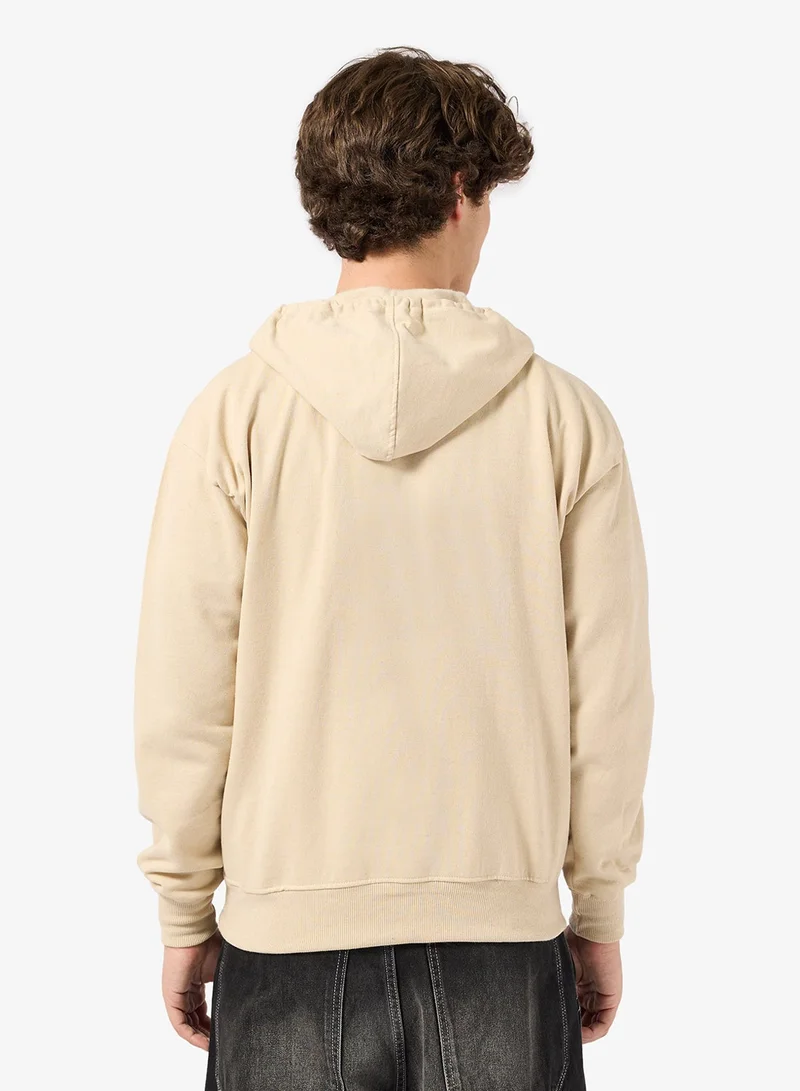 سفنتي فايف بيسيكس هودي بقصة عادية