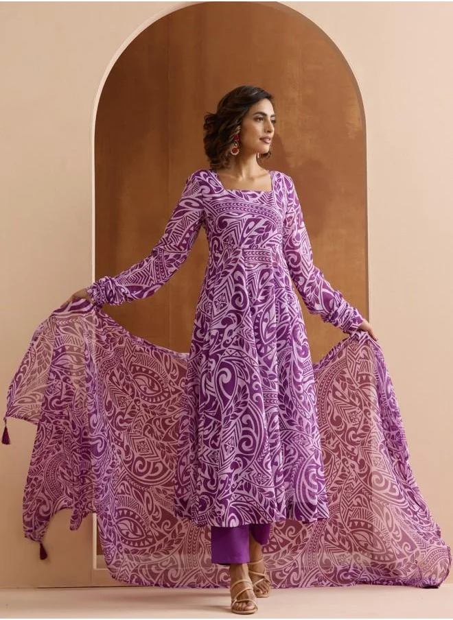 آي شين Mid Rise Women Lilac Polyester Kurta Set with Embroidered pattern Tunic and Palazzo features a Round neckline and Three-Fourth Sleeve secured with Elastic closure and styled in Straight Fit ideal for Festive moments — designed to make heads turn.