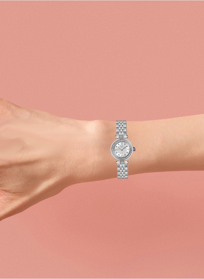 مارتيني ساعة مارتيني الأنيقة للنساء بتصميم عصري مينا فضية وسوار من الفولاذ المقاوم للصدأ مقاومة للماء مثالية للإطلالات الكاجوال والرسمية - Image 3