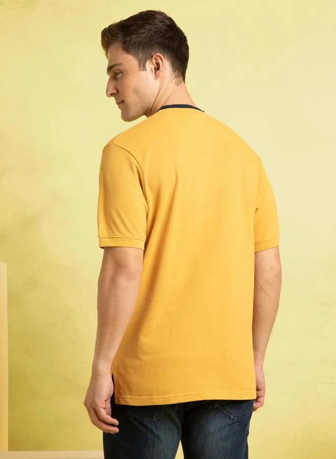 Dennis Lingo Men's Amber Gold Pique Solid Pattern Regular Fit T-Shirt