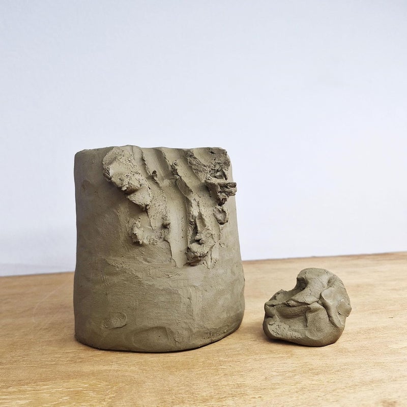 Pottery Essentials Exclusive 1kg Terracotta Clay for Modelling Sculpting and Art Craft Projects Air Dry Clay for Children Professional Artists Ready to Use Natural Eco Friendly Filtered Molding Clay 1kg 