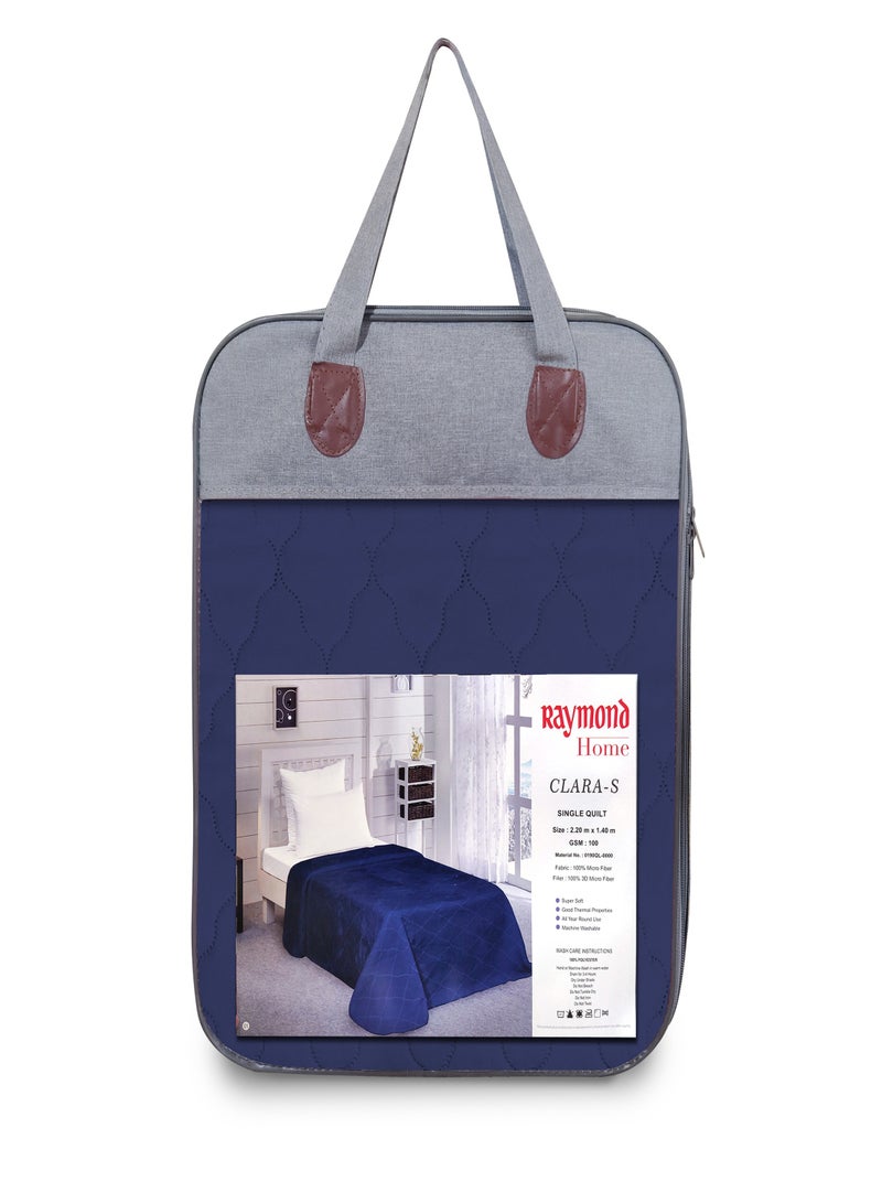Raymond لحاف رايموند المصنوع من الألياف الدقيقة لجميع الفصول - بطانية خفيفة الوزن وناعمة لسرير مفرد بتشطيب خوخي 100 جرام لكل متر مربع - اللون: أزرق داكن (229 × 152 سم) - Image 2
