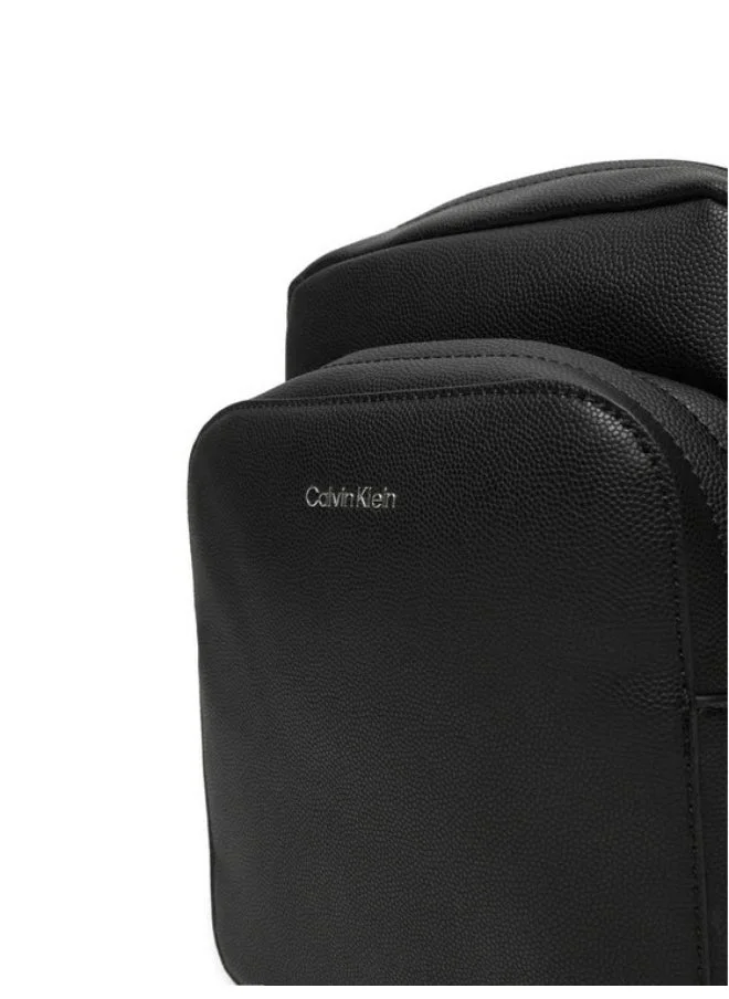 كالفن كلاين Logo Detailed Messenger Bag