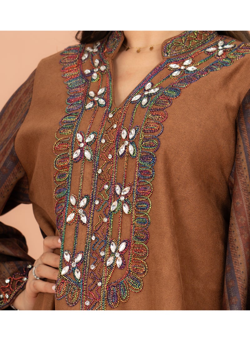 اكسا جلابية شتوية سادة مطرزة بألوان زاهية - Image 2