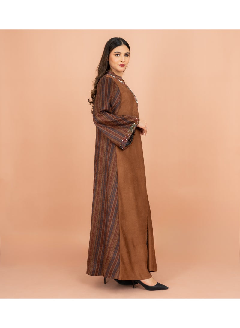 اكسا جلابية شتوية سادة مطرزة بألوان زاهية - Image 3