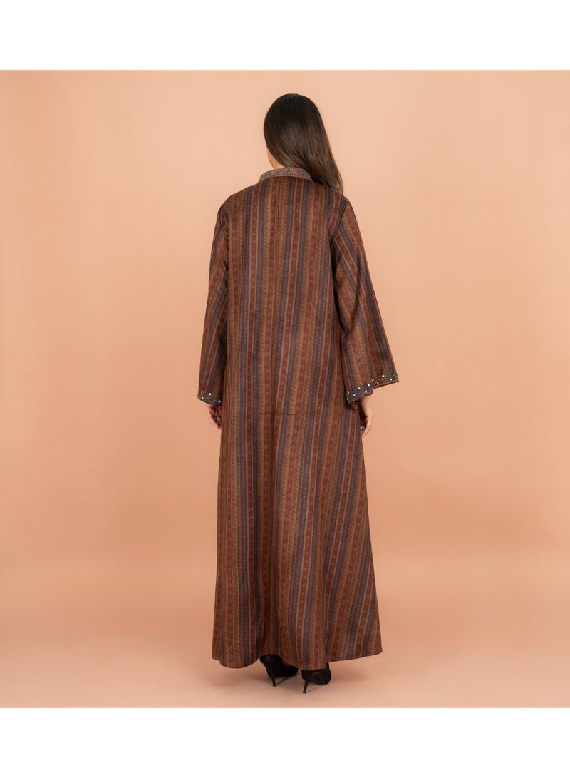 اكسا جلابية شتوية سادة مطرزة بألوان زاهية - Image 4