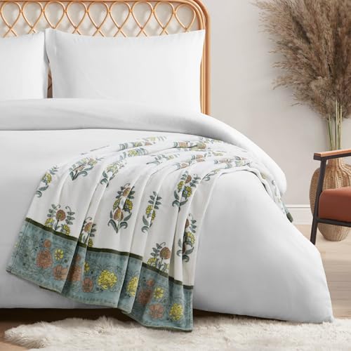 Jessica Simpson Plush 50"X70" Throw Blanket - Serenity Floral - Luxurious Plush Blanket for Ultimate Comfort and Cozy Warmth - Image 4