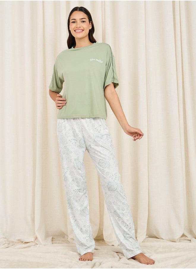 Styli - Lace Ladder Insert Slogan Print Drop Shoulder T-Shirt and Floral Print Pyjama Set - Image 1