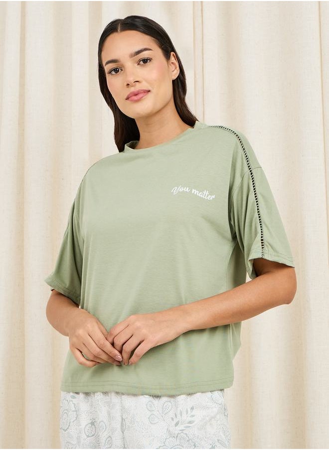 Styli - Lace Ladder Insert Slogan Print Drop Shoulder T-Shirt and Floral Print Pyjama Set - Image 1