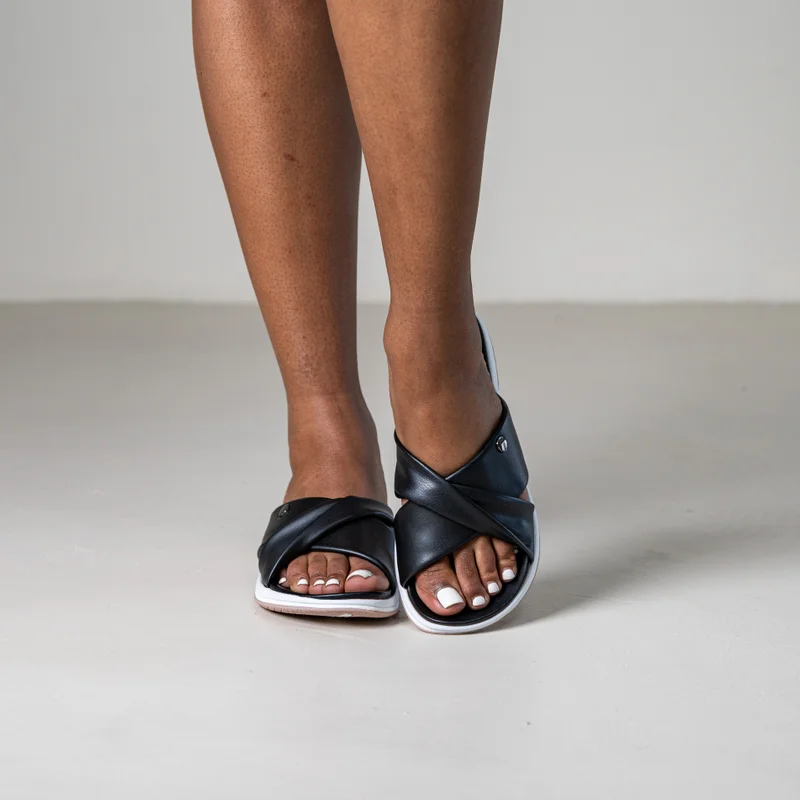 Lamaraparis TIZZY CROSS-STRAP SLIDE SANDALS