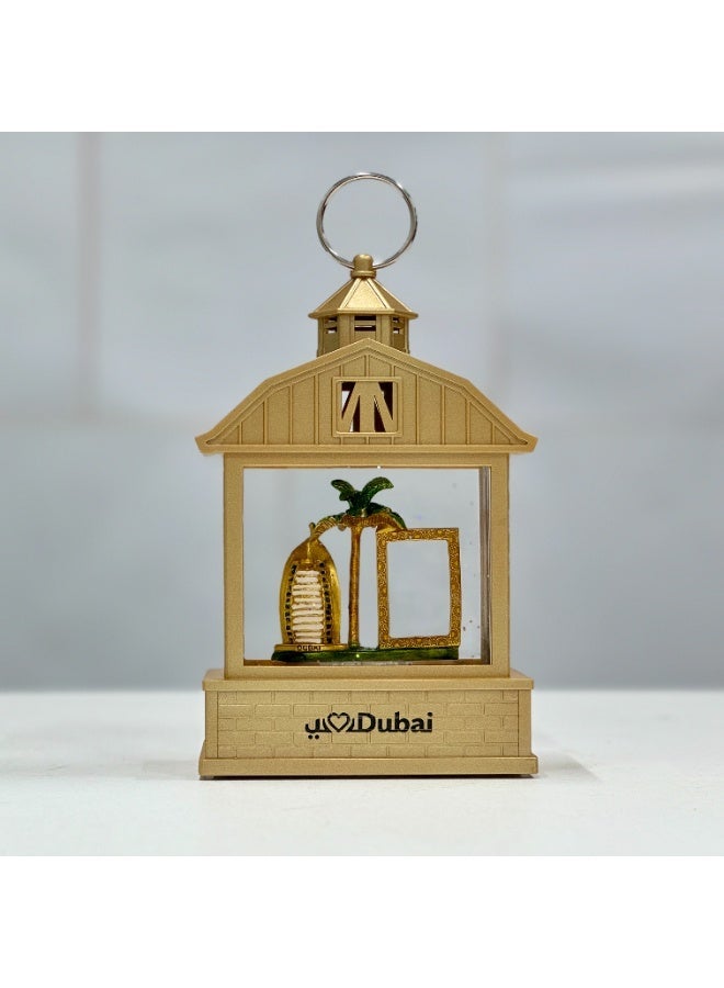 فانوس دبي الذهبي بإضاءة LED يعمل بالبطارية وUSB ديكور رمضان هدية عيد ديكور إسلامي تذكار سياحي فندق برج العرب مع نخلة وإطار ذهبي كرة ثلجية بريق متحرك مصباح ليلي للطاولة للمنزل والمكتب - Image 2