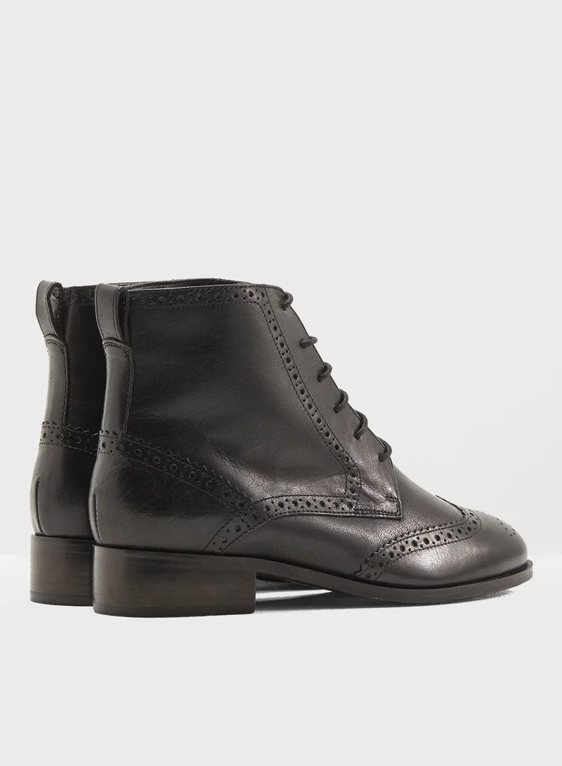 NEW LOOK Lace Up Brogue Boot