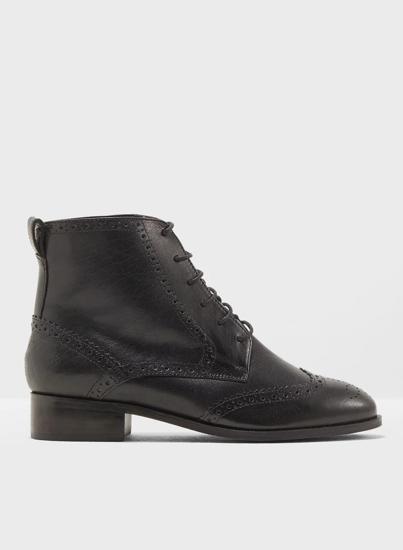 NEW LOOK Lace Up Brogue Boot