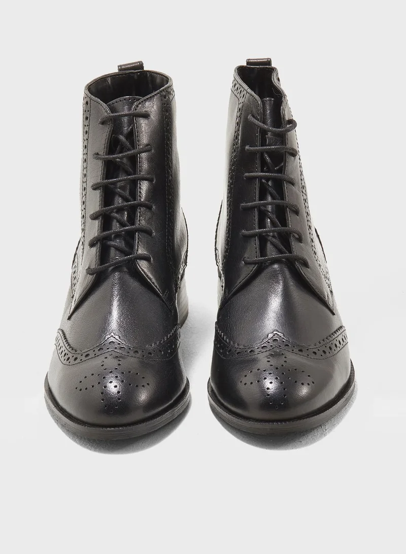 NEW LOOK Lace Up Brogue Boot