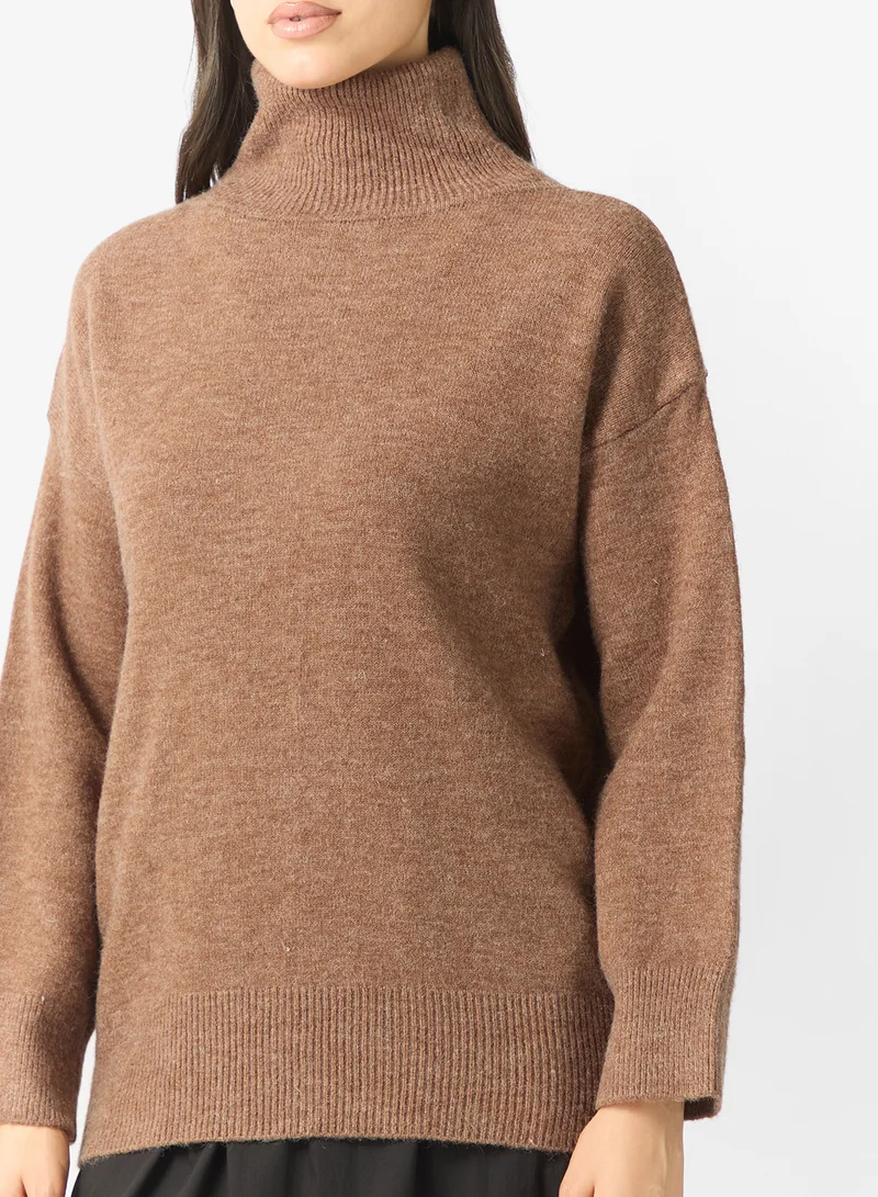 ايلا كنزة بياقة سلحفاة كلاسيكية