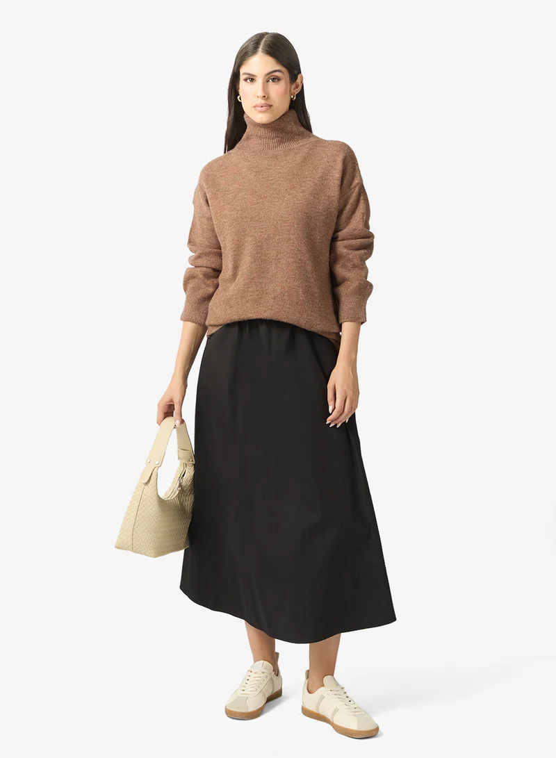 ايلا كنزة بياقة سلحفاة كلاسيكية