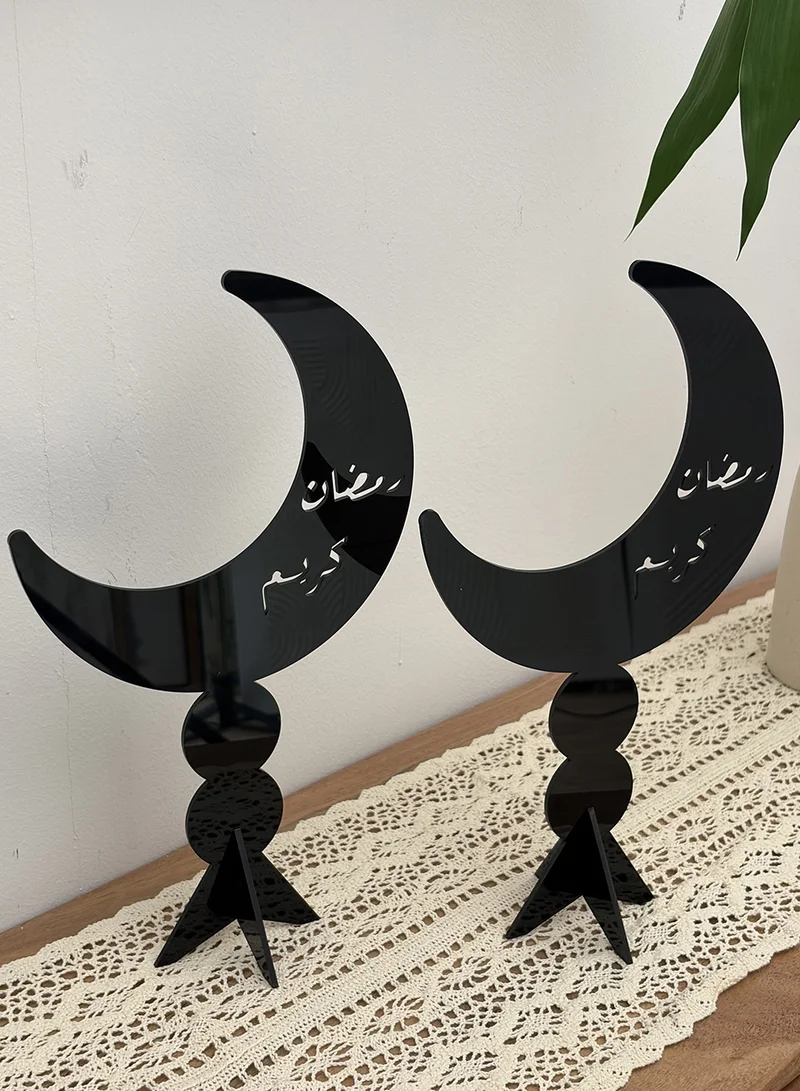 لوحة مجموعة من قطعتين ستاند ديكور من الأكريليك على شكل هلال مزخرف بعبارة رمضان كريم