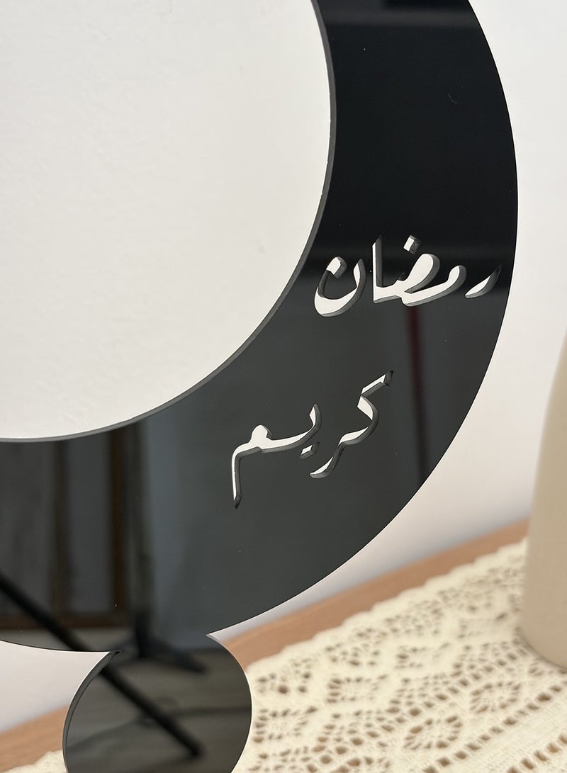 لوحة مجموعة من قطعتين ستاند ديكور من الأكريليك على شكل هلال مزخرف بعبارة رمضان كريم - Image 3