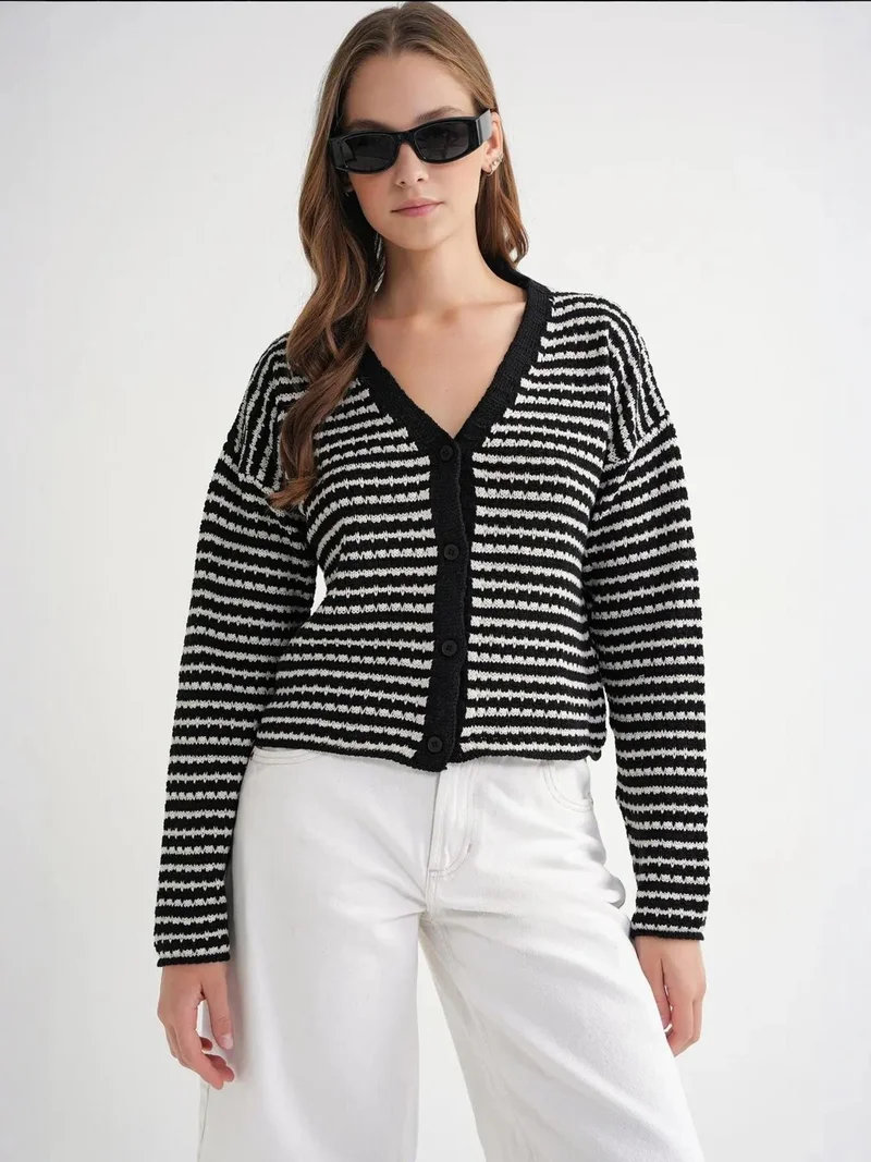 MixRay Mixray V-Neck Buttoned Ribbed Knit Cardigan