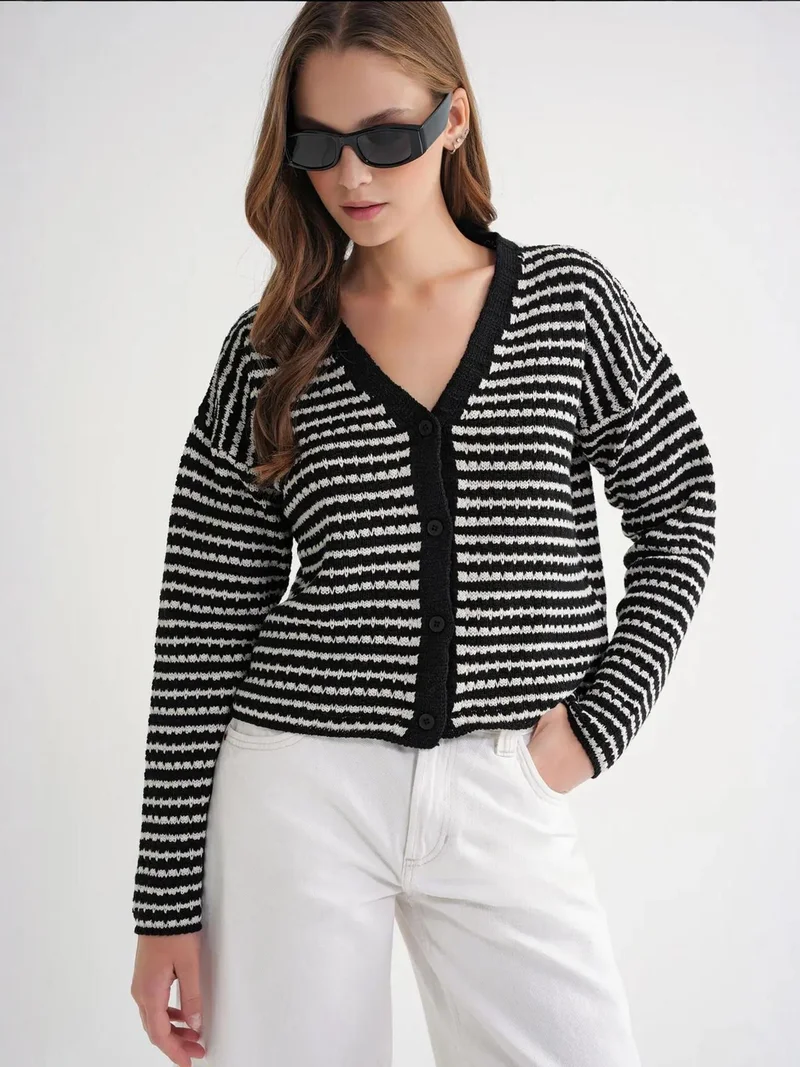 MixRay Mixray V-Neck Buttoned Ribbed Knit Cardigan