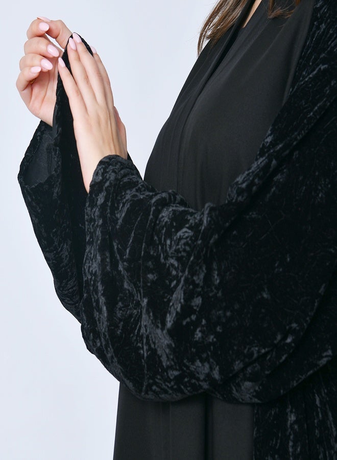 عبايات حوراء عباية شتوية سوداء مخملية فاخرة – تصميم أنيق من عبايات حوراء - Image 3