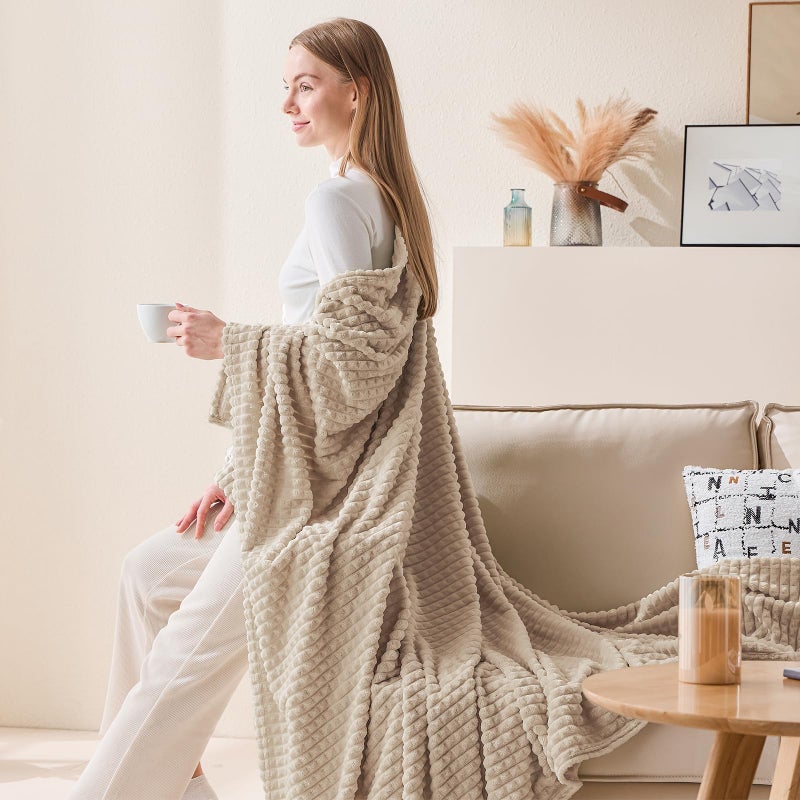 يمي Emme Soft Fleece Beige Beige Throw flannel الأريكة الفاخرة لأريكة السرير كرسي أفخم دافئ ودافئ مع تصميم الشبكة الهندسية (Beige 50 'x 60') - Image 2