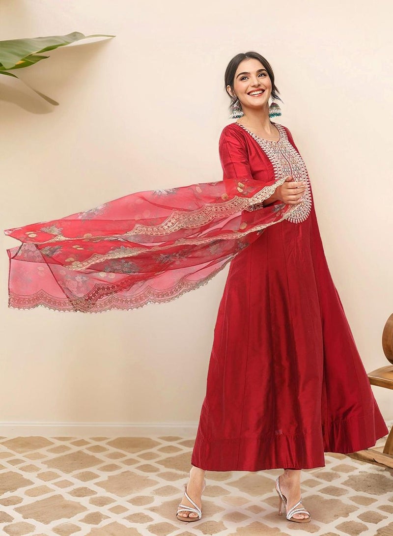 ISHIN Women RED Kurta Set with Duppatta - Image 2