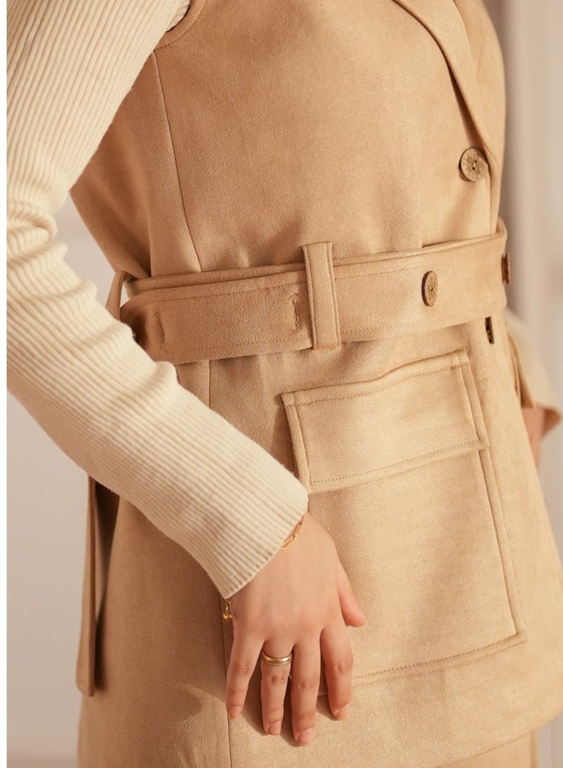 Beige winter suit consisting of a vest, pants and belt, size large (60 to 70 kg) - Image 3