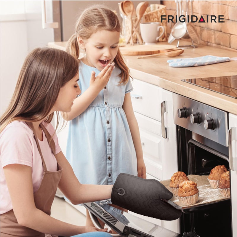 Frigidaire Kelly Cotton Oven Mitts, Heat Resistant, Anti-Slip, Machine Washable,13â€x7â€,Black,Set of 2 - Image 4