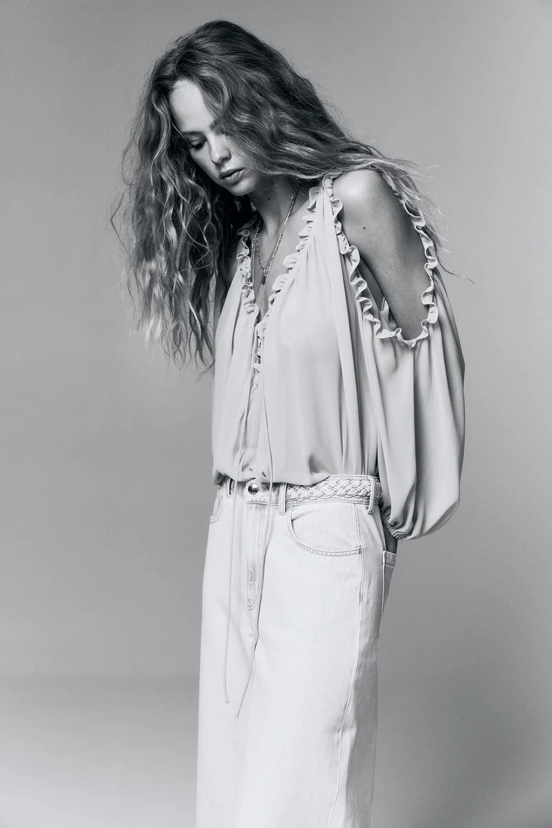 اتش اند ام Cold-shoulder chiffon blouse