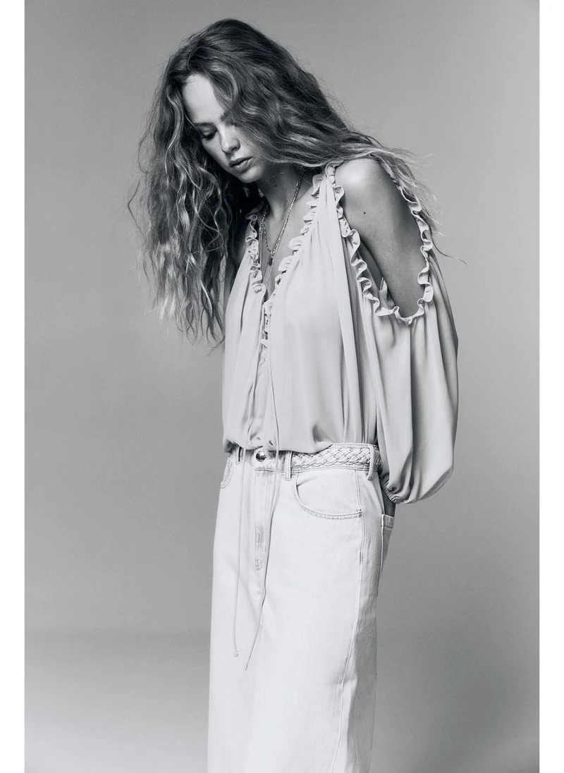 اتش اند ام Cold-shoulder chiffon blouse
