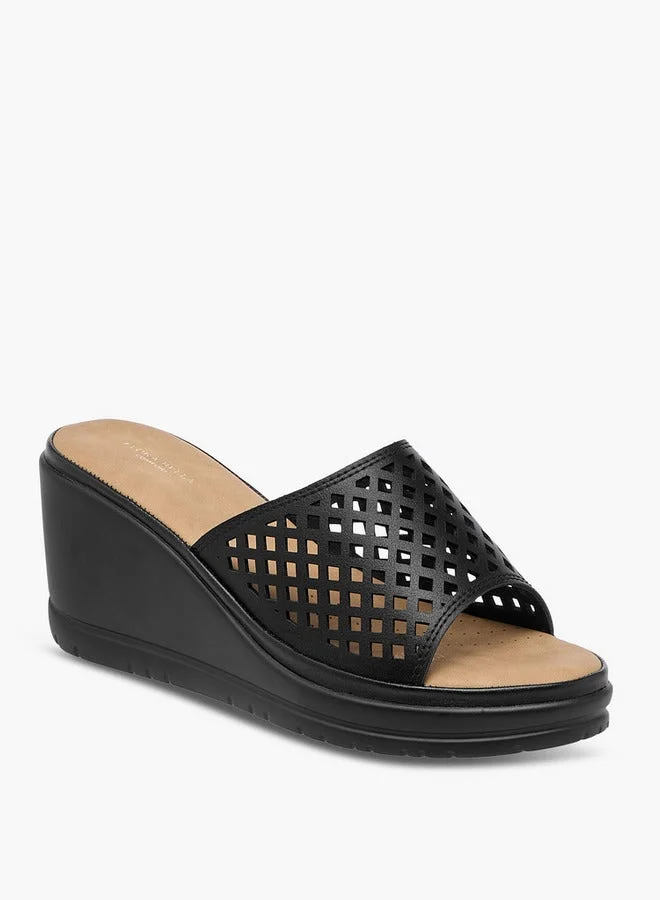 فلورا بيلا من شو إكسبرس صنادل سهلة الارتداء بتفاصيل مقصوصة وكعب ويدج