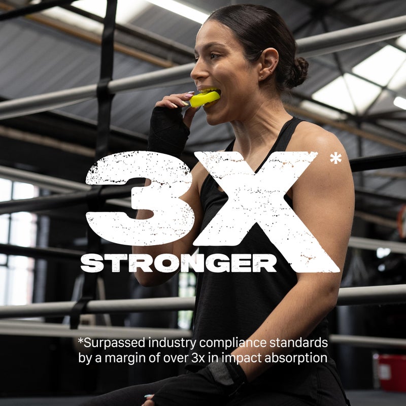 سيفجوز واقي الفم الرياضي من Safejawz مناسب للبالغين والصغار مع حافظة للملاكمة وكرة السلة واللاكروس وكرة القدم والفنون القتالية والهوكي وجميع الرياضات التي تتطلب الاحتكاك (للبالغين بعمر 12 عامًا فما فوق باللون الأصفر) - Image 2