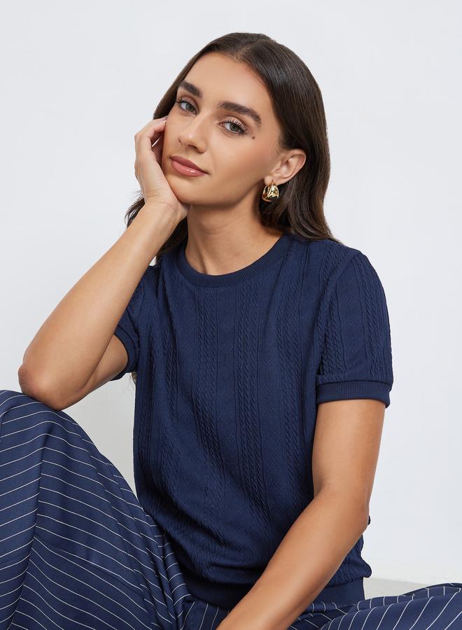 ستايلي تيشيرت محبوك بتفاصيل بارزة الملمس - Image 1