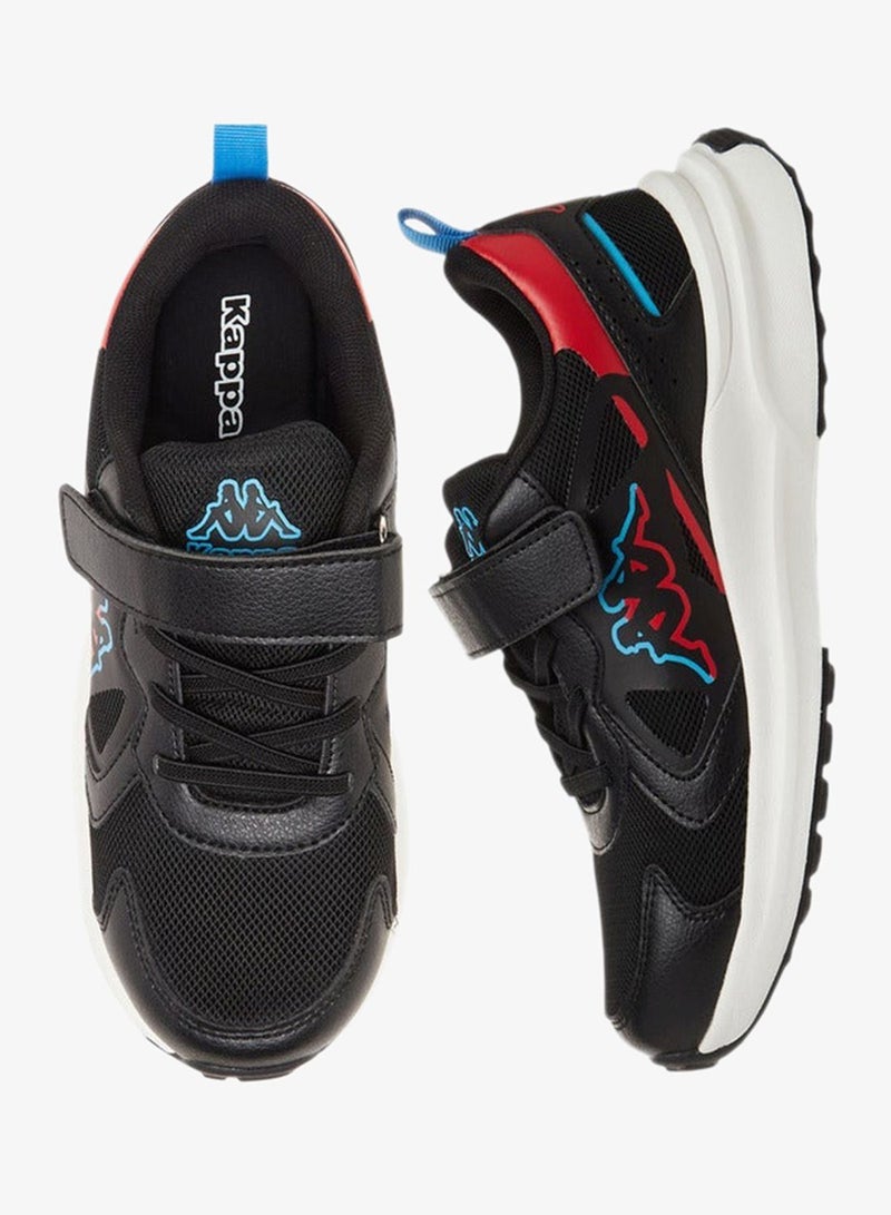 كابا حذاء رياضي للأولاد بتفاصيل شعار وإغلاق بشريط لاصق - Image 3
