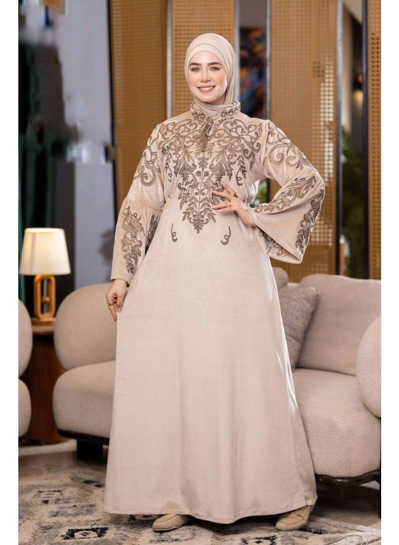 عباية حريمي شتوية قطيفة مطرزة – مناسبة للاستقبال والخروج - Image 3