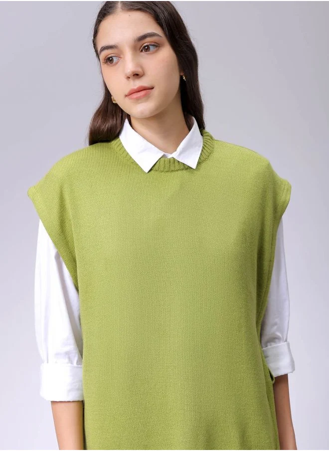 مرفوعة Women Relaxed Green Solid Round Neck Sleeveless Sweater