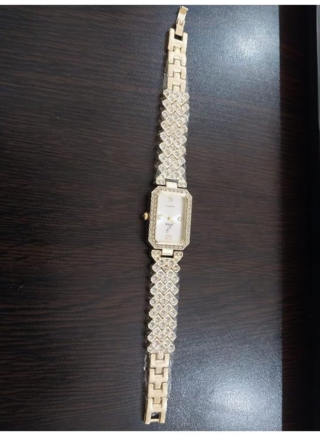 ماى سوق ساعة يد نسائية (Wrist Watch) مرصعة بالكريستال اللامع - سوار دهبى بتصميم زجزاج عصري وميناء بيضاوي. - Image 4