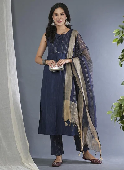 globus Globus Women Self Design Yoke Design Straight Kurta & Trousers With Dupatta