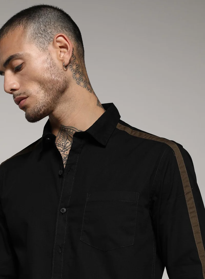 Campus Sutra Campus Sutra Men's Jet Black Side Striped Shirt For Casual Wear | Spread Collar | Long Sleeve | Button Closure | Cotton Shirt Crafted With Comfort Fit For Everyday Wear
