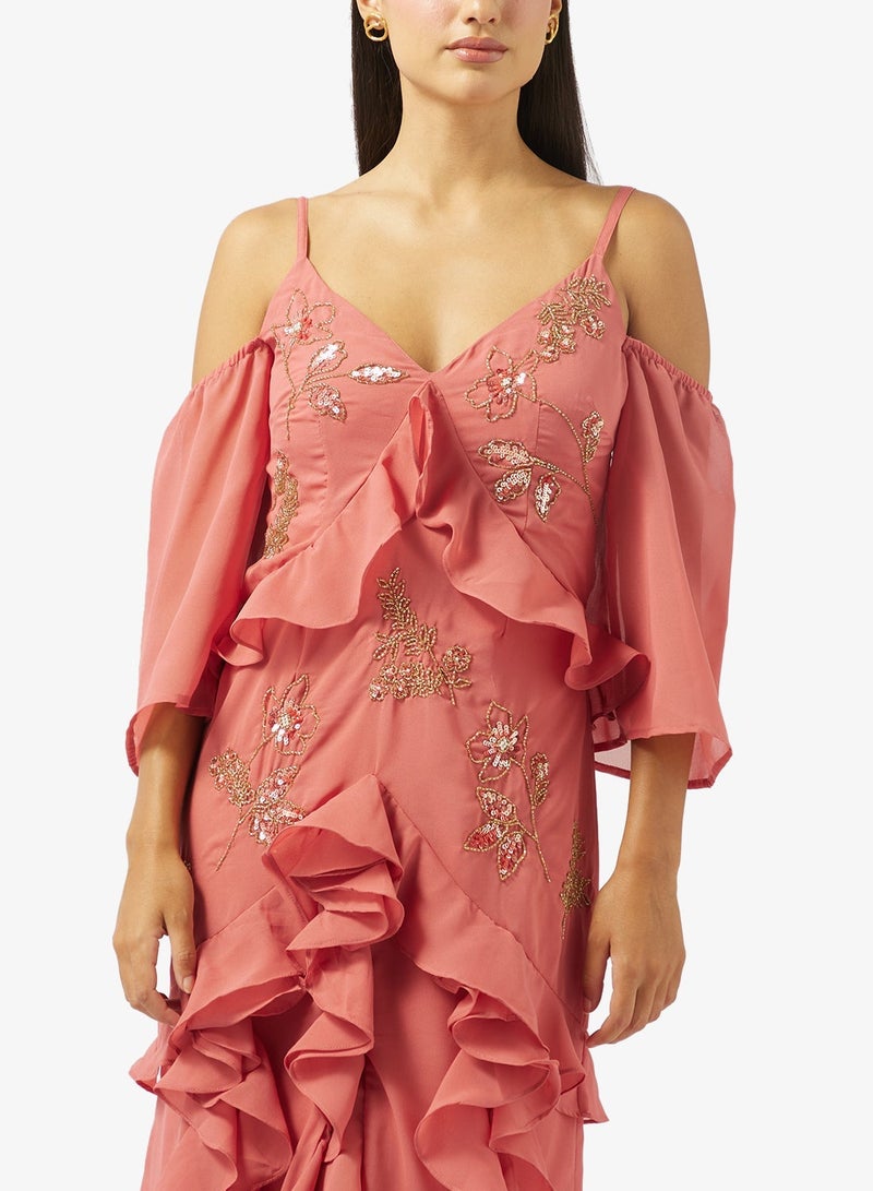 مايا فستان ماكسي مكشكش بكتف مكشوف مزين - Image 3