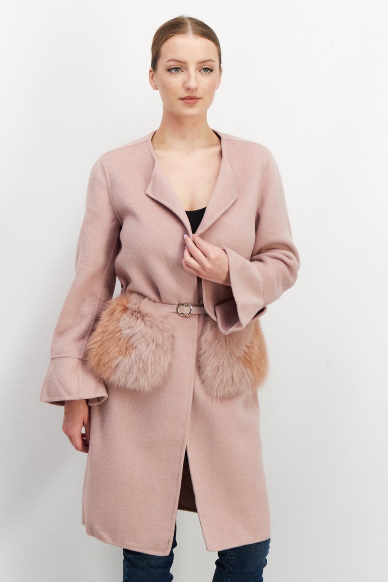 VERO MODA معطف ترينش طويل الأكمام مزين بالفراء للنساء بياقة مشقوقة، وردي - Image 3