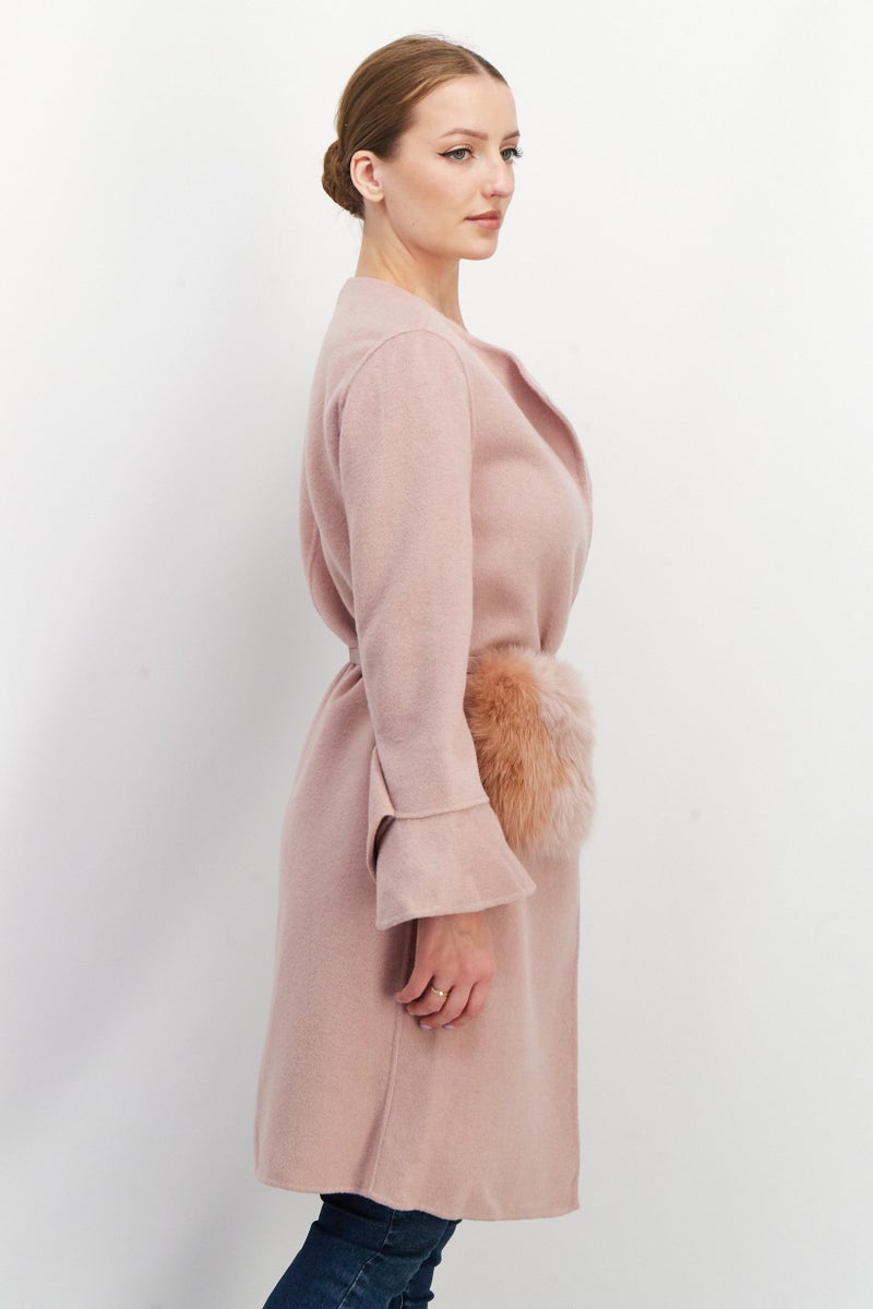 VERO MODA معطف ترينش طويل الأكمام مزين بالفراء للنساء بياقة مشقوقة، وردي - Image 4