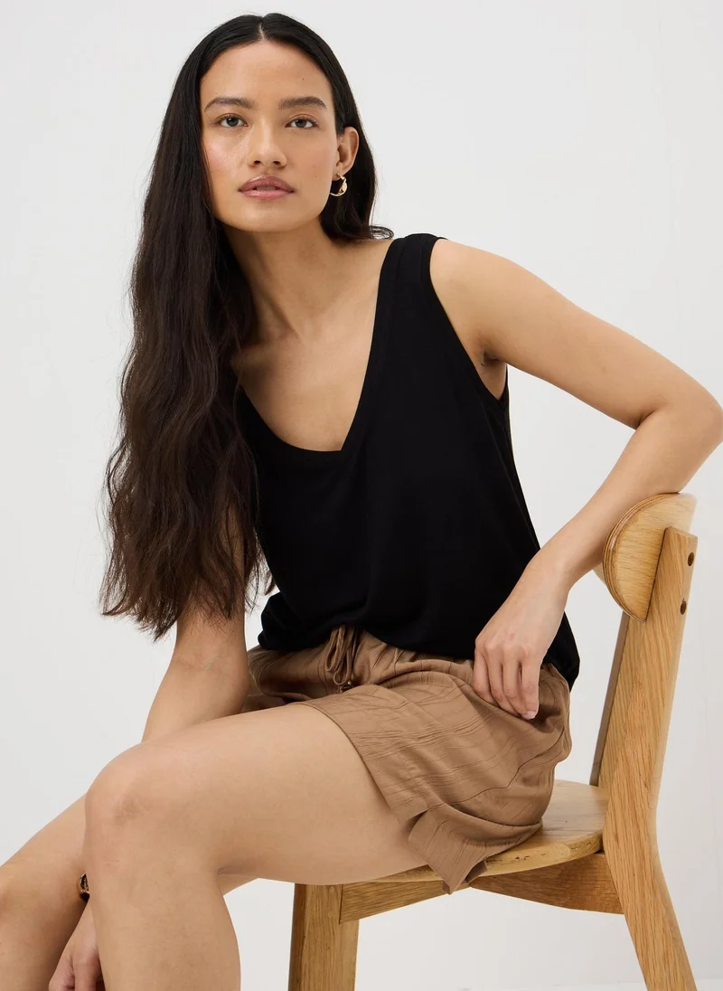 ماتلان Black V-Neck Vest Top
