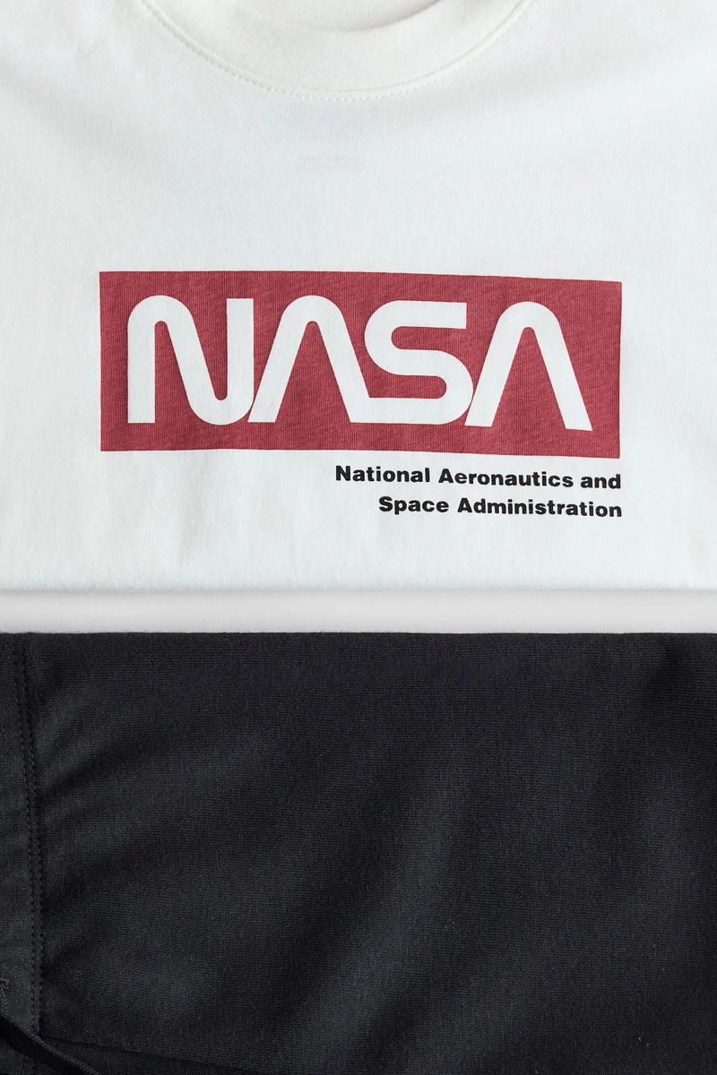 اتش اند ام طقم من تي-شيرت وسويت شورت - قطعتين