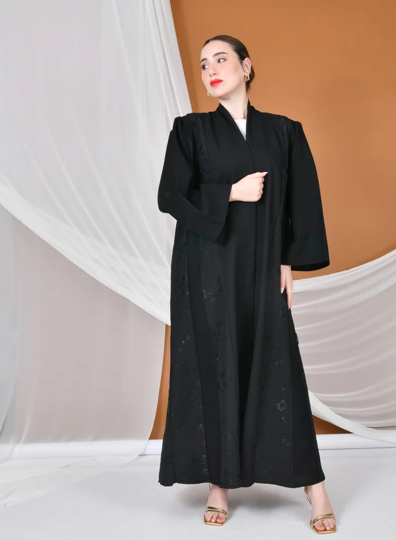 HAWRAA ABAYA An elegant, quarter-circle wrap abaya, combining plain and summer jacquard fabrics with wide puff sleeves.